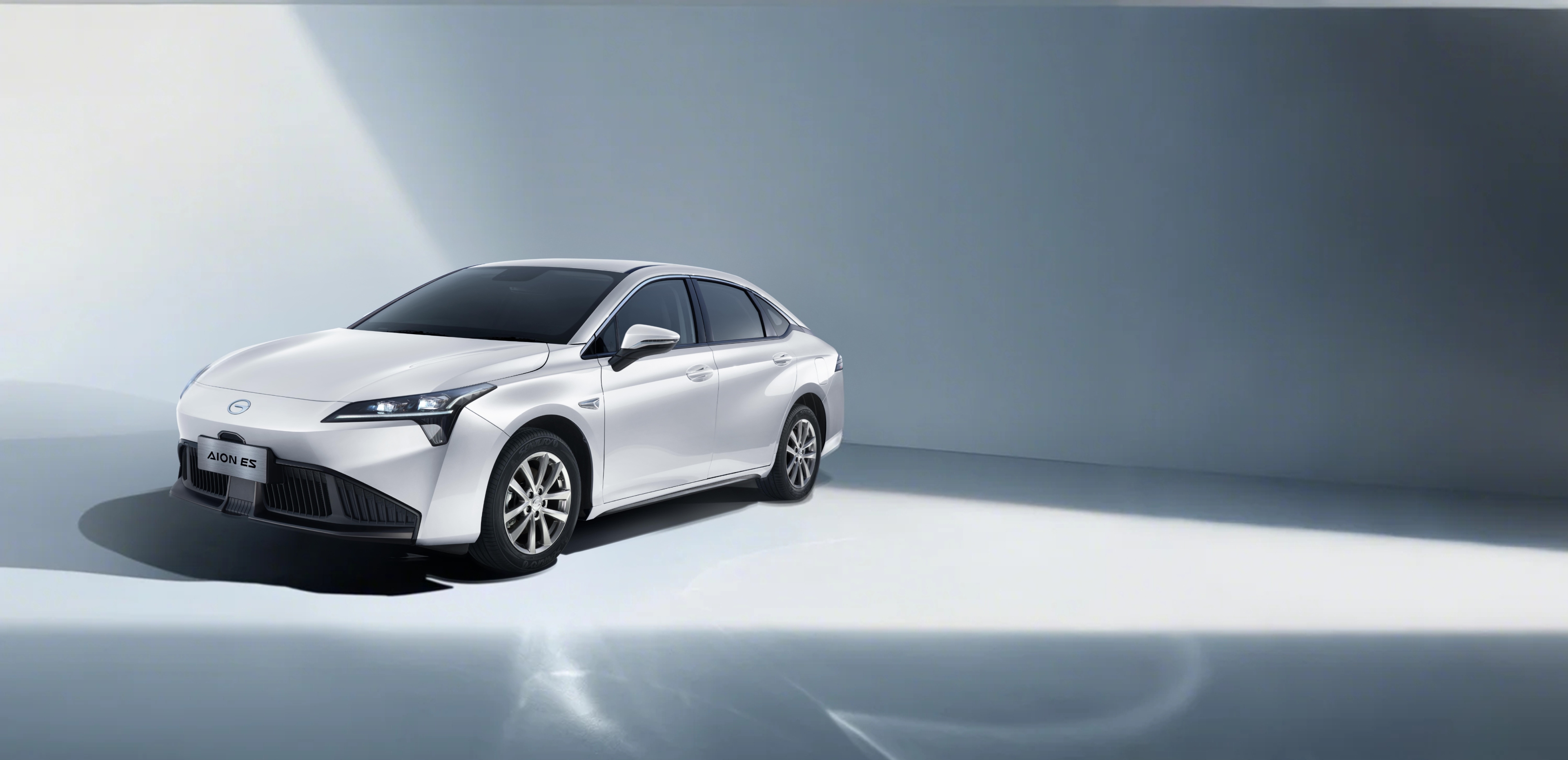 AION ES: High-Quality Pure Electric Sedan