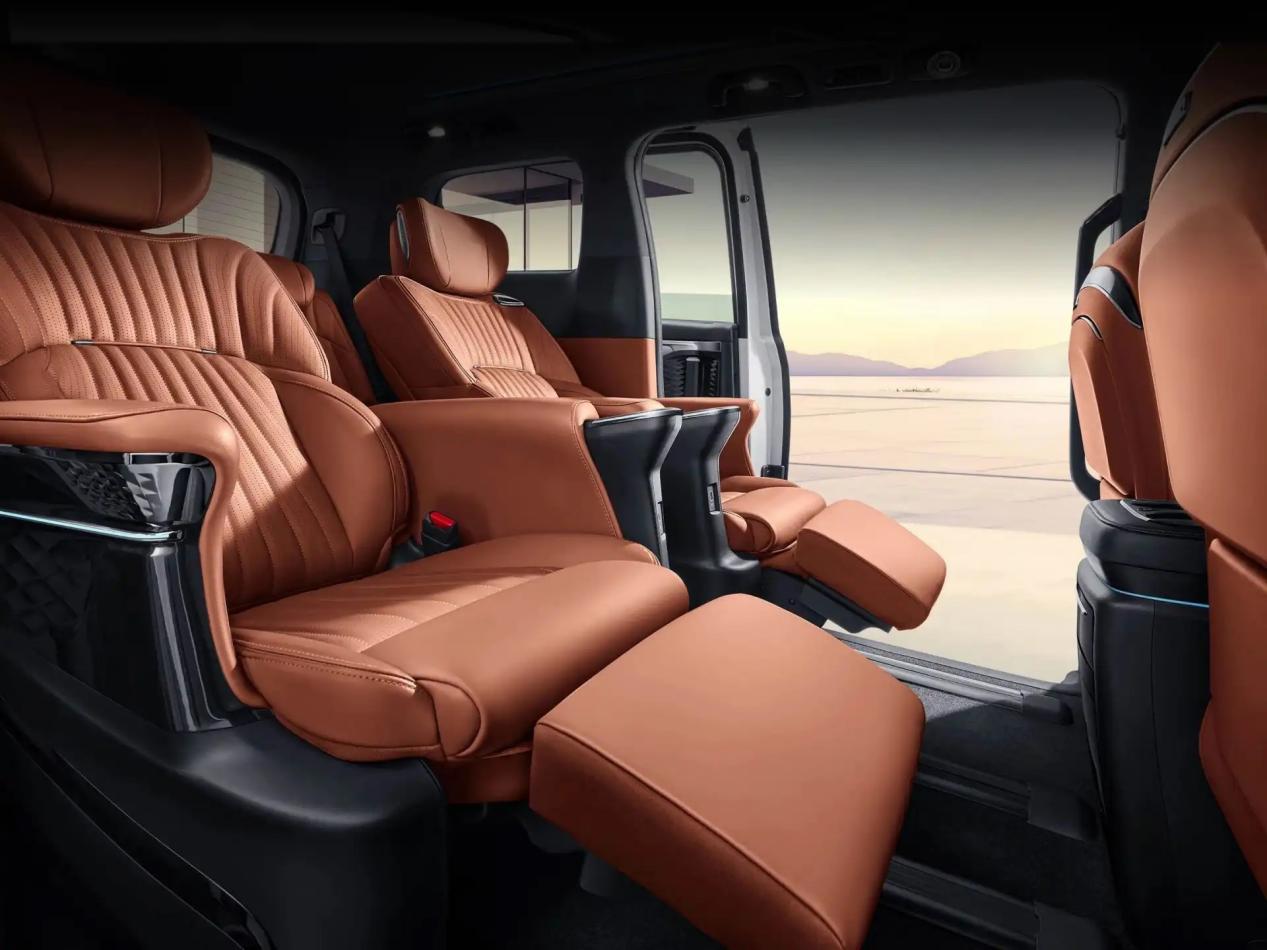 Business car first-class rear seat layout