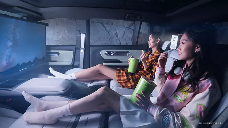 AION Y Plus 后排观影场景照