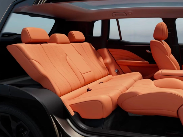 137° Adjustable Rear Recliners