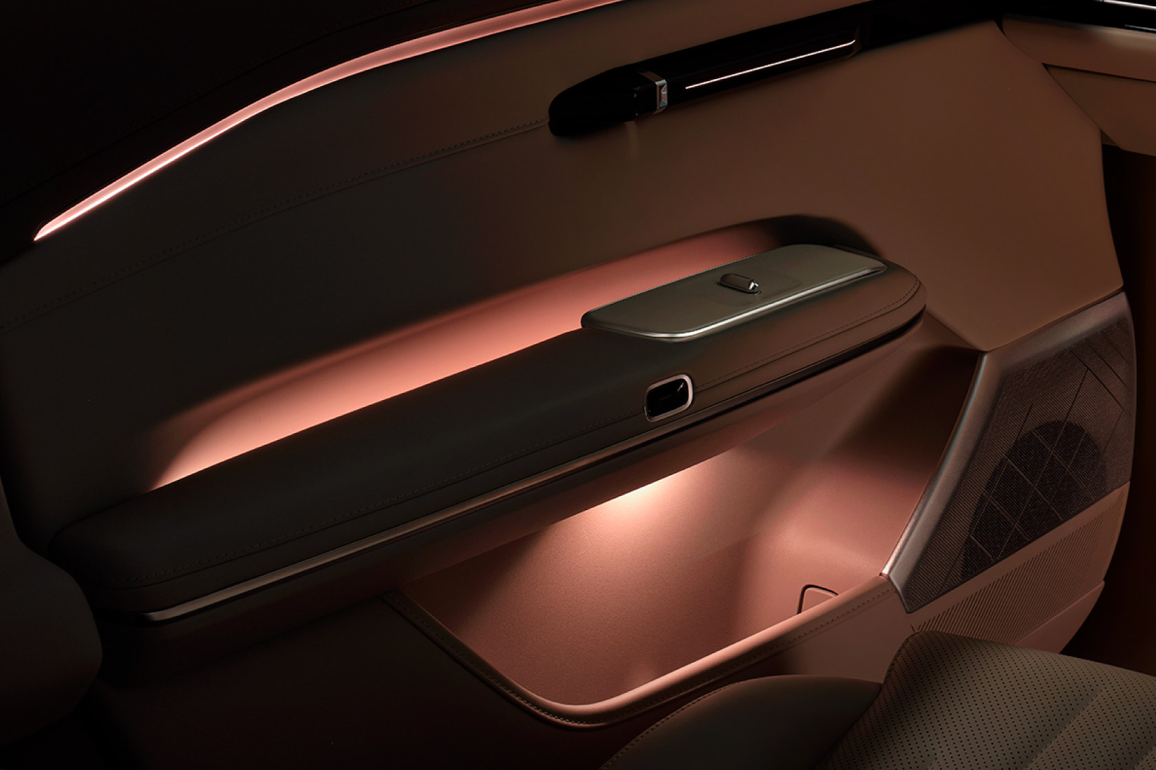35 Colors, One Perfect Mood | With 35 adjustable ambient colours that connect to the sound system and music rhythm, every journey becomes as luxurious or as lively as you want it to be
