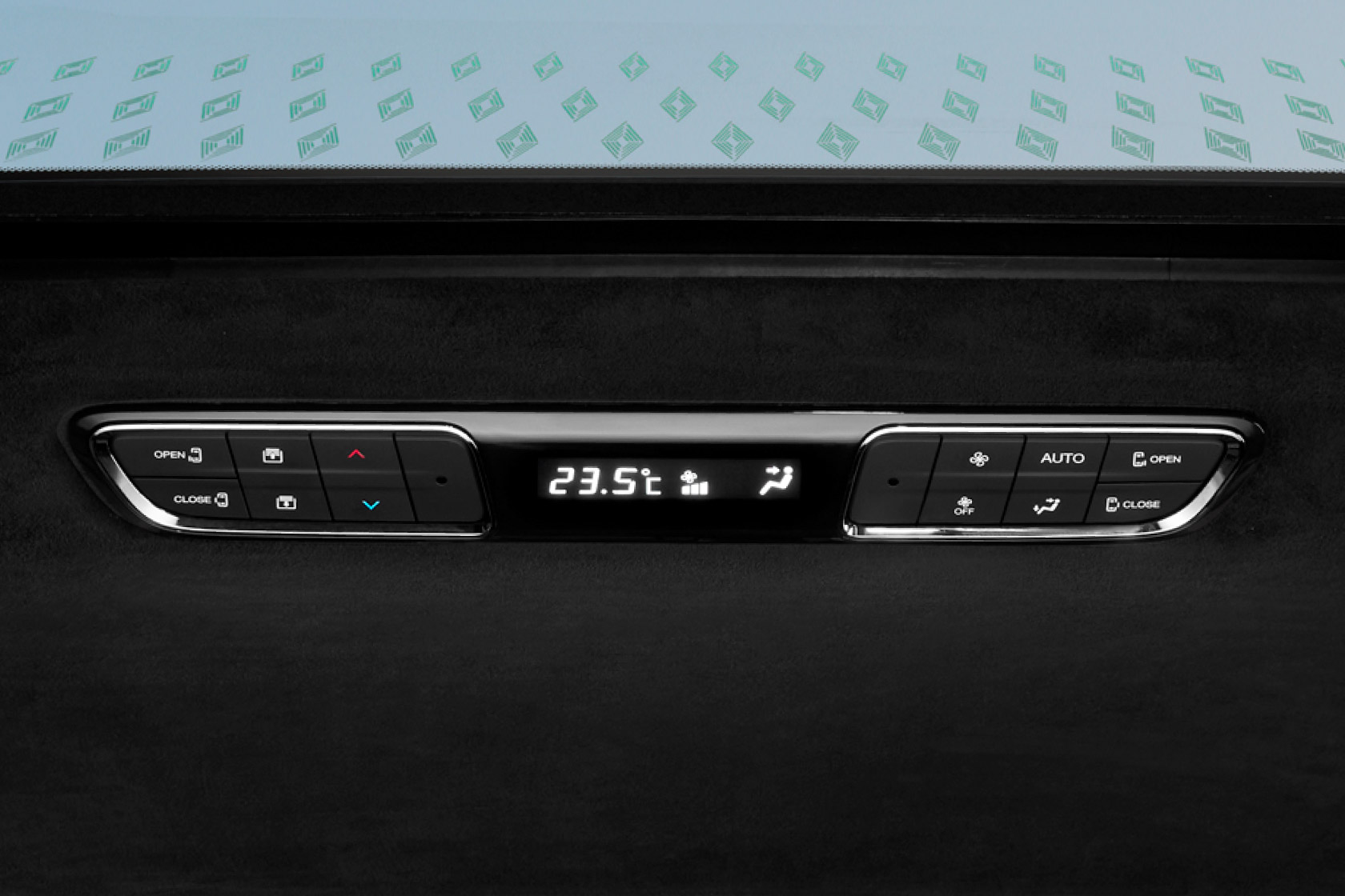 Draft-free A/C | สัมผัสความสบายกับระบบปรับอากาศ
ที่เงียบ และให้ความเย็นได้อย่างรวดเร็ว
โดยไม่ส่งลมกระทบผู้โดยสารโดยตรง