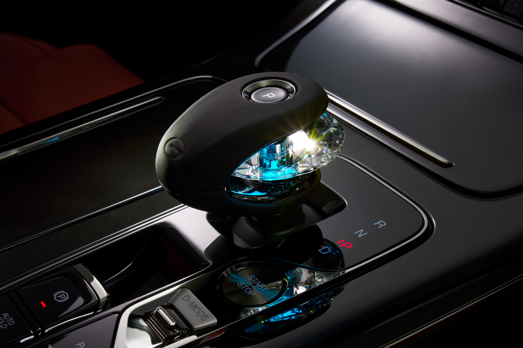 Crystal Shift Lever | ยกระดับห้องโดยสารกับหัวเกียร์ตกแต่ง
ด้วยคริสตัลดีไซน์หรูหรา